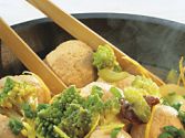 polpettine di pollo su verdure al wok