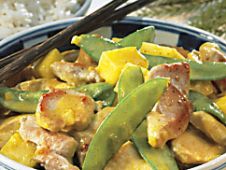 curry di pollo veloce con ananas e piselli novelli