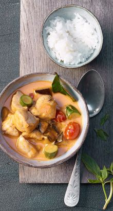 Pouletcurry mit roter Thai-Currypaste in Kokosmilch