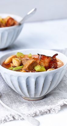 Bohnensuppe mit Markknochen und Siedfleisch