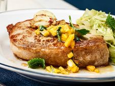 Steak de porc avec une sauce mangue-citron vert